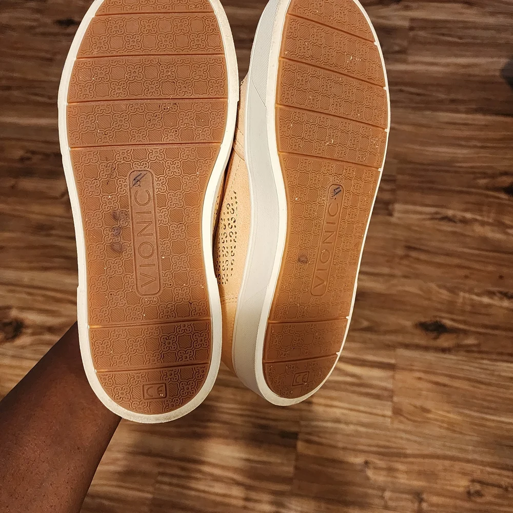 Vionic Perforated Peach Slip-On Sneakers with Cutout Design